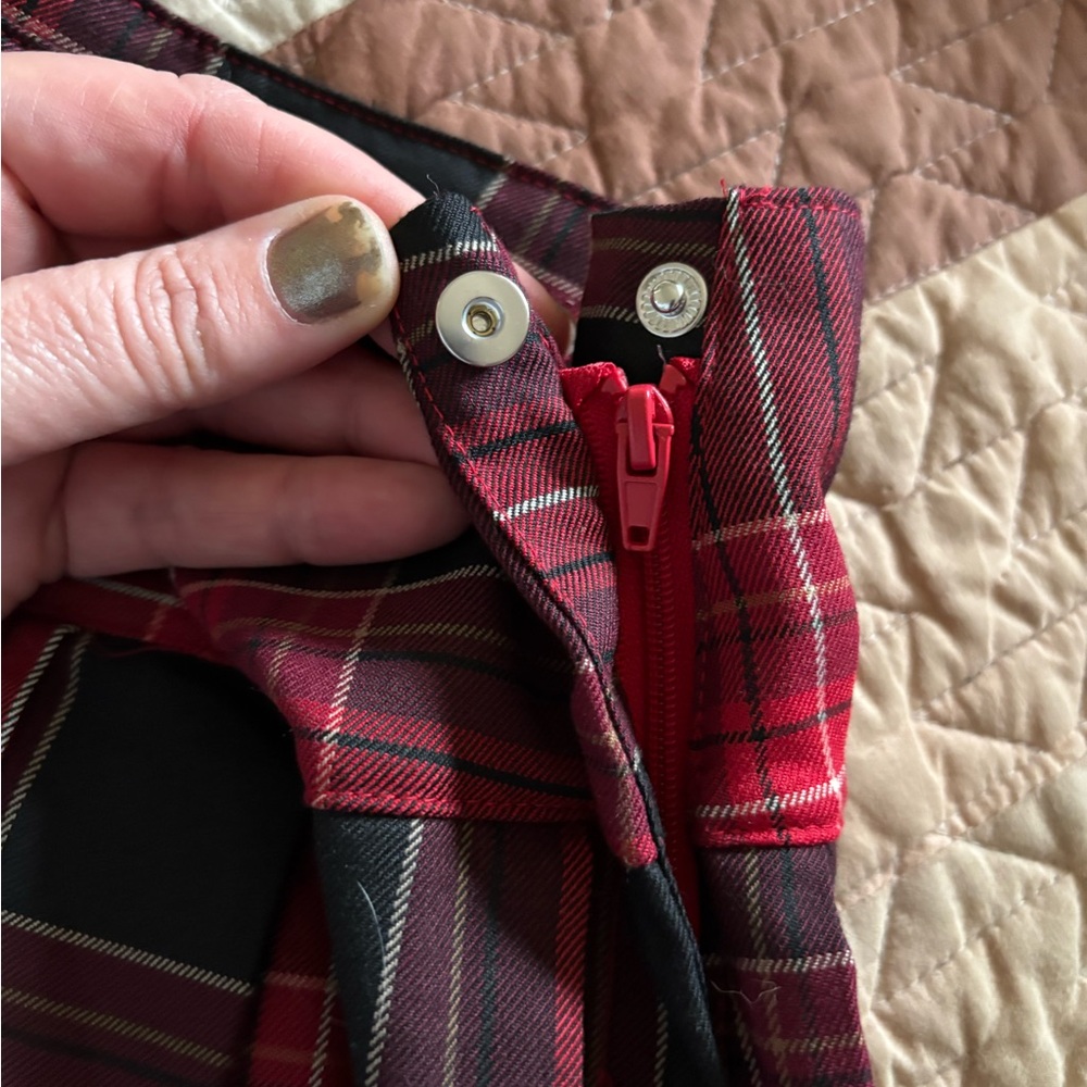 NWT H&M Girls Red & Black Plaid Mini Skirt Sz 10 - Picture 2 of 4